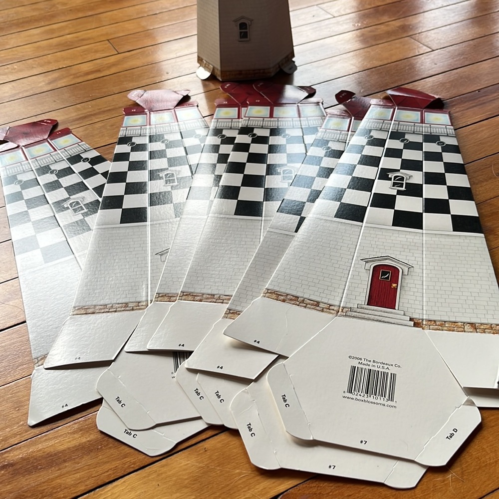 9 Lighthouse Wine Gift Boxes - Picture 2 of 2